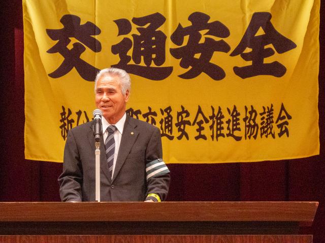 静内地区交通安全協会会長、L岡崎猛