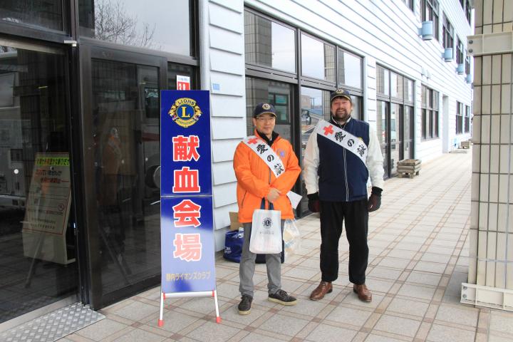 新ひだか町役場前参加ライオン