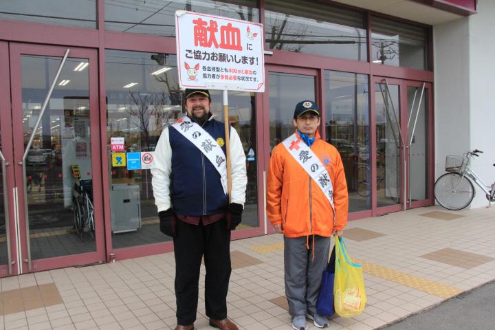 イオン静内店前参加ライオン