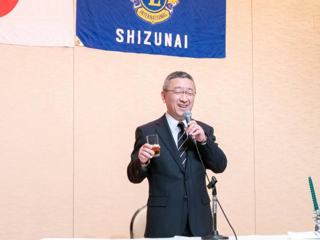 会長L末崎泰将のウィ･サーブの音頭