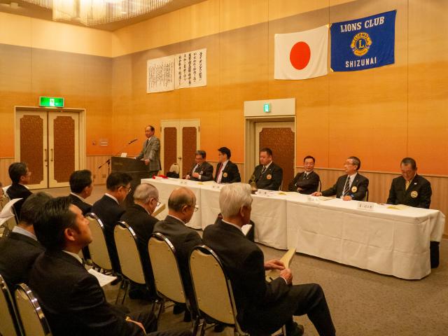 クリスマス家族会前に隣の部屋で例会