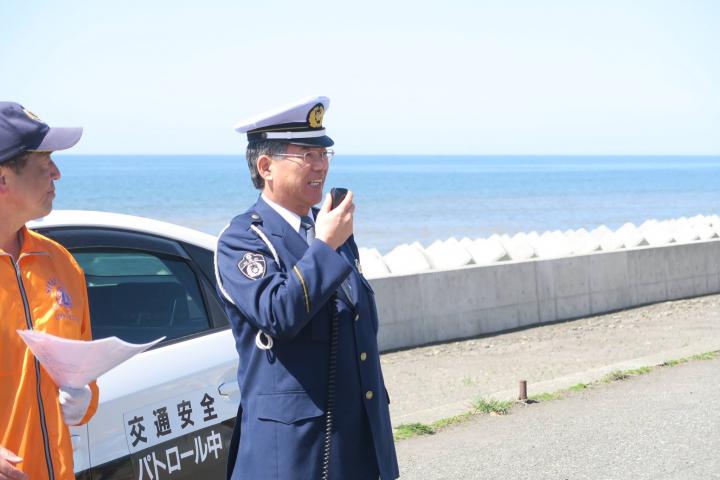 静内警察署からも