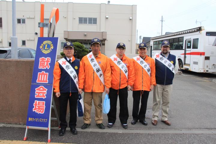 静内警察署前参加メンバー