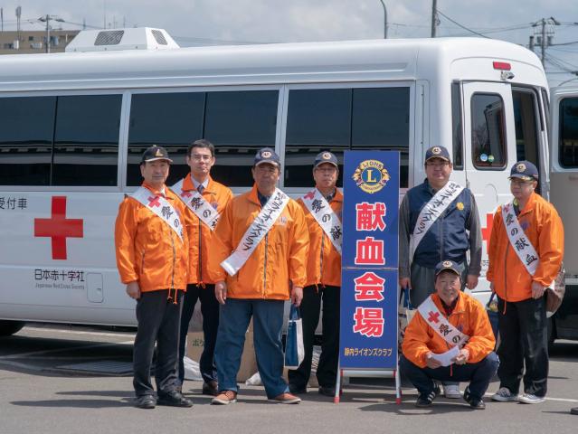 公民館前にて集合写真