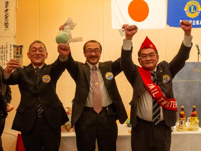 裏ビンゴで当たって、当てられた会員達