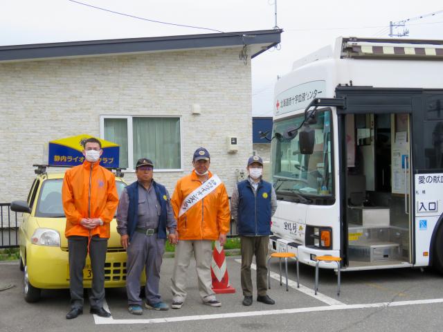 静内警察署前