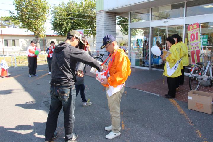 募金活動を行う　幹事　L末崎　泰将