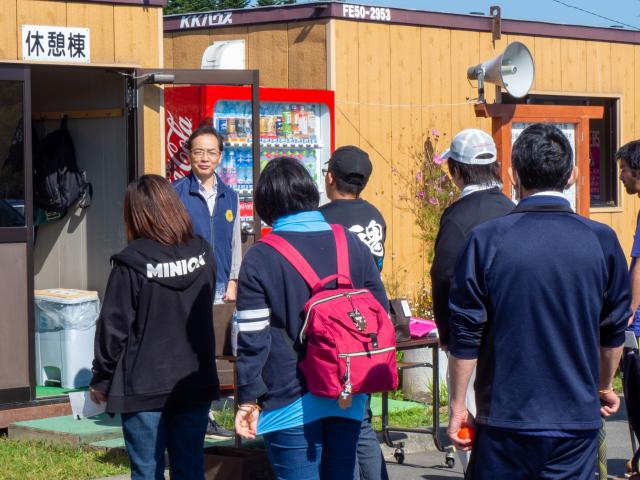 開会式で挨拶する会長L菅沼学