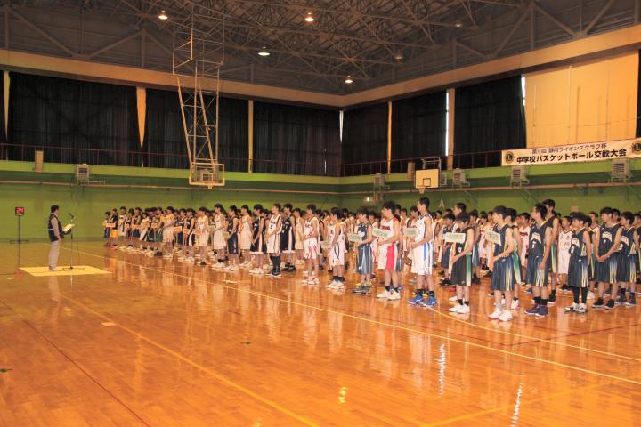 開会式で挨拶する会長L菅沼学