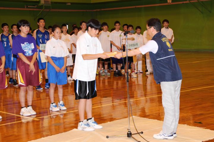 女性の部 優勝賞書の授賞