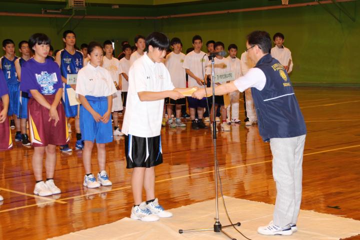 女性の部 優勝賞書の授賞