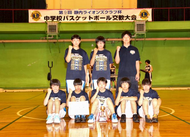 女子の部優勝校　　　苫小牧市立緑陵中学校 