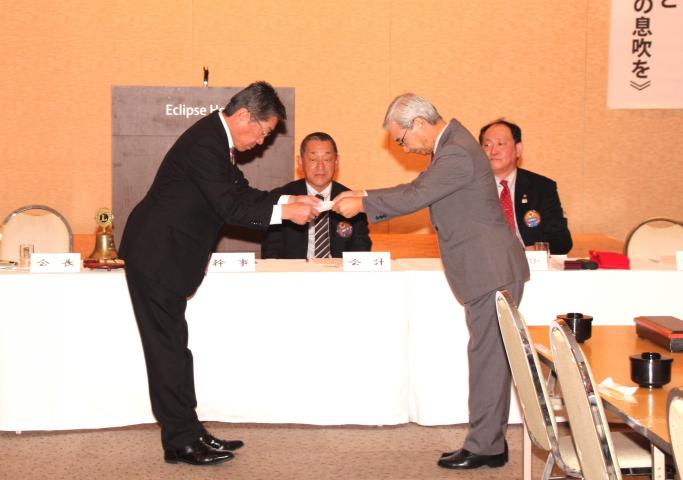 モナーク・シェブロンの伝達　　(左側)　L.伊藤 重廣