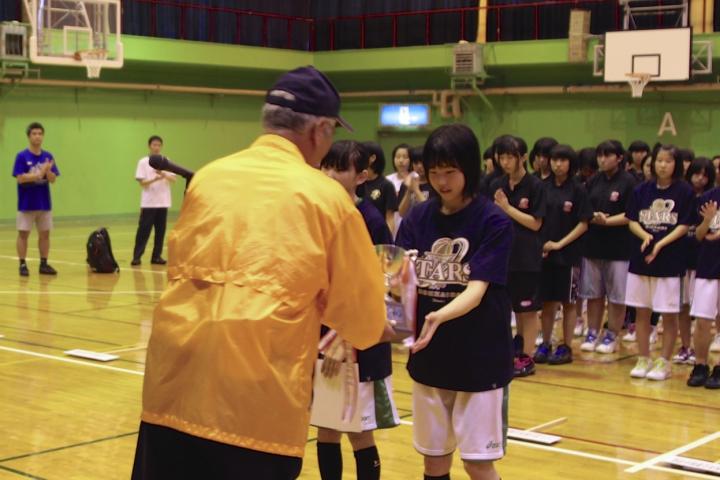 女子優勝、苫小牧市立緑陵中学校。