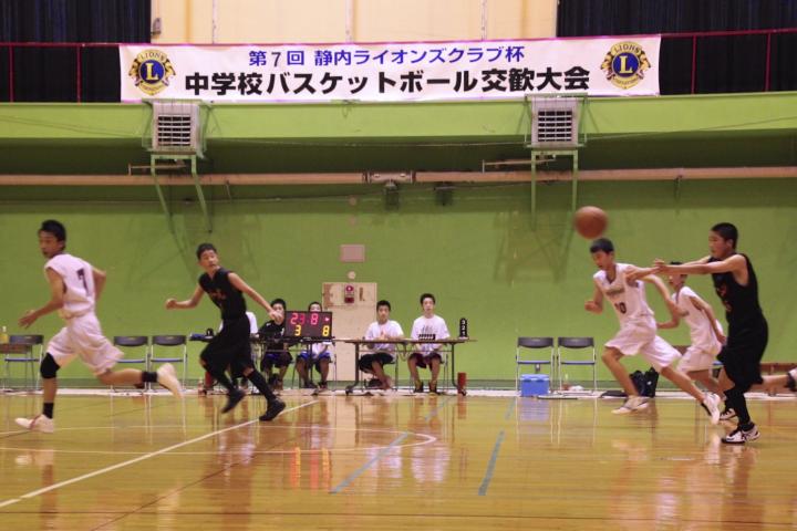 男子決勝戦、苫小牧市立啓明中学校と苫小牧市立和光中学校。