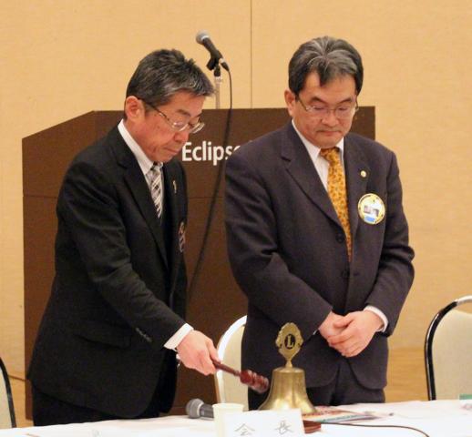 開会ゴング会長と副幹事