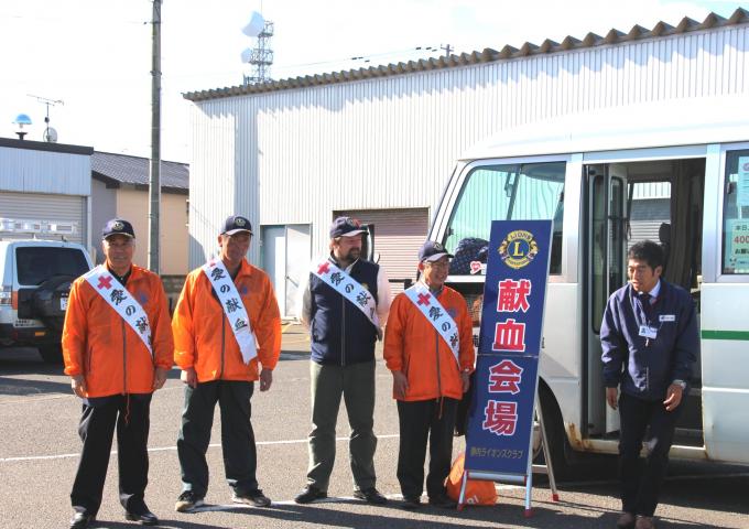 北海道電力㈱静内水力センター前での献血推進活動