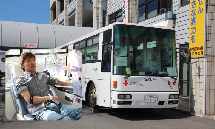 採血車内での様子・・・献血のご協力ありがとうございます。