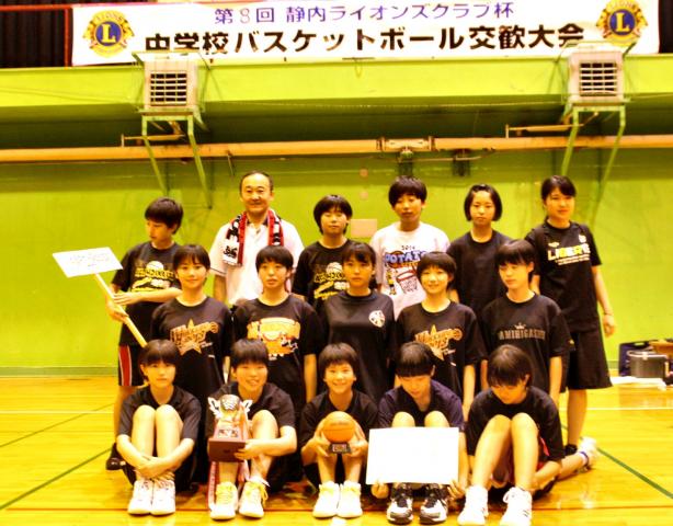 女子の部優勝　　札幌市立上野幌中学校