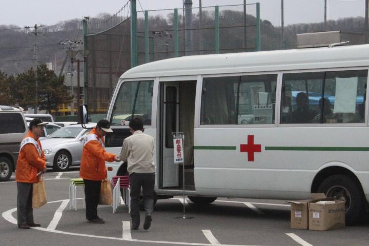 新ひだか町公民館前