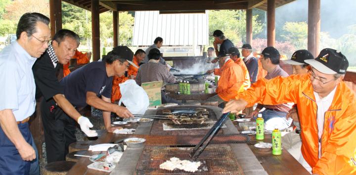 作業の後の楽しい昼食