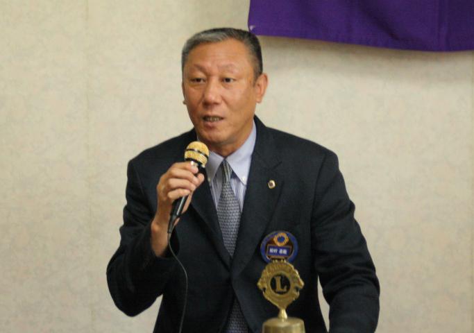 メンバースピーチをする　L. 松村 昌範