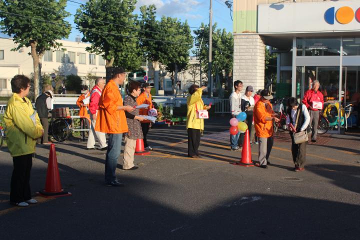 コープ札幌静内店前で募金活動