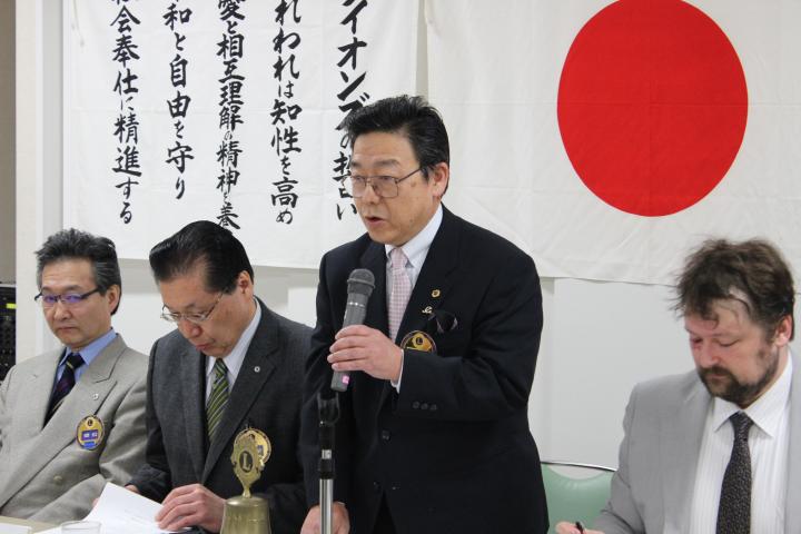 選挙例会という事で役員並びに理事を提案するL田畑会長