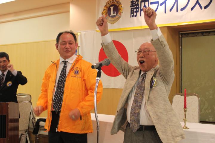 大先輩のＬ沼田正男からの新入会員のエールの意味も込めて締めのローアの発声を頂きました。８９歳の先輩のローア感動します。