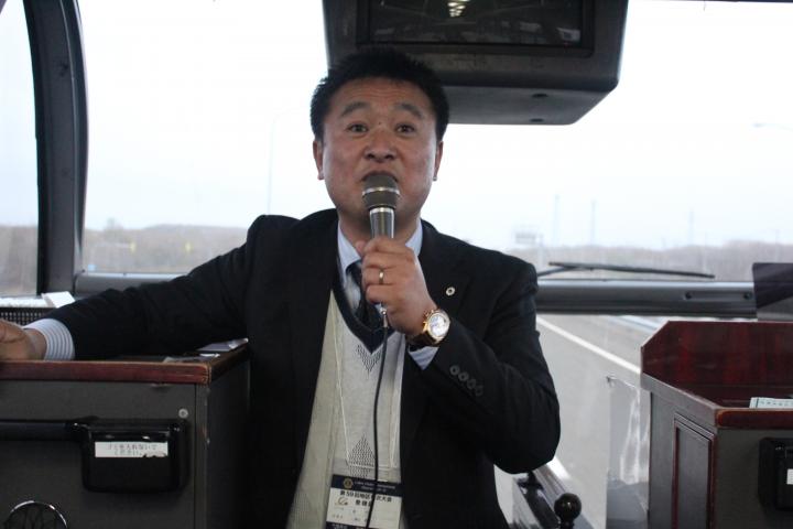帰りのバスは、副テールツイスターL澤谷幸弘の司会で盛り上がりました。