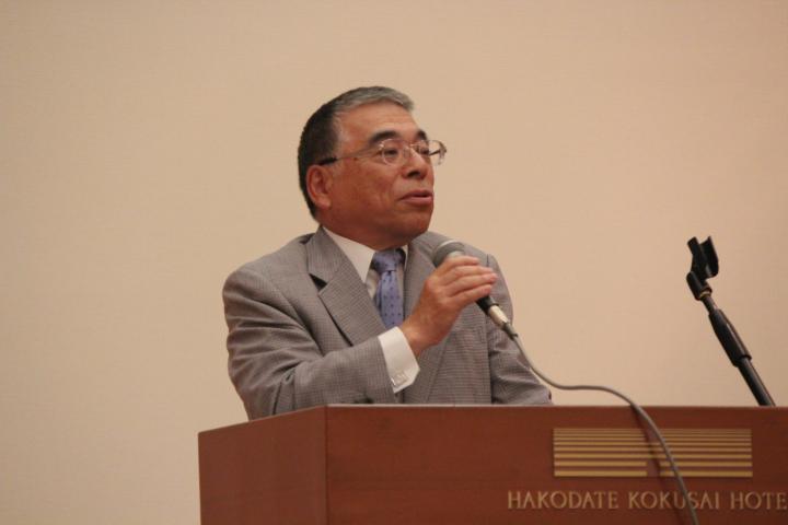 滑稽な講演会で講師を務められた芝垣美男先生。