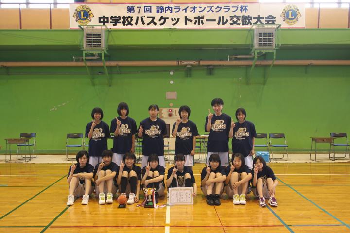 女子優勝、苫小牧市立緑陵中学校。