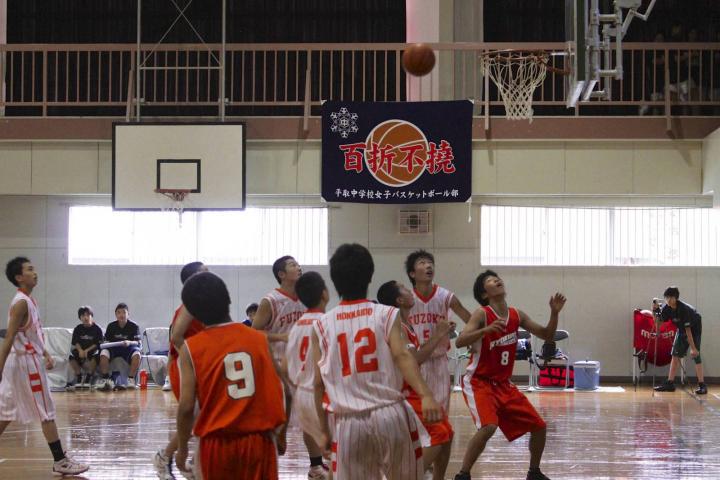 新ひだか町立高静小学校での試合。