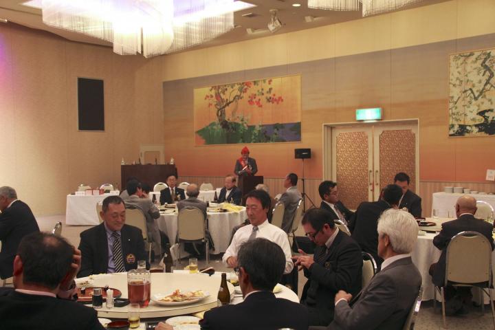 内装が一新した会場で、初例会。