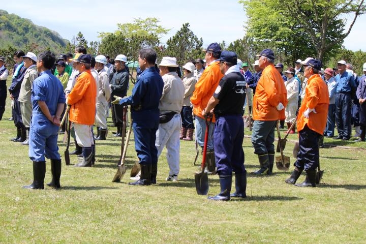 開会式で目立つオレンジ色のライオンズジャンパー。