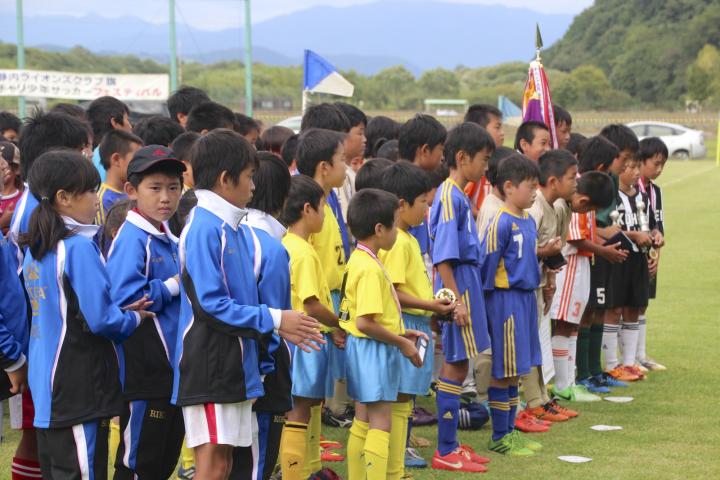 閉会式で集う選手の皆さん。