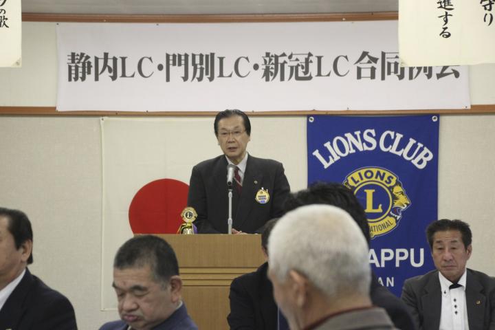 静内LC会長L梅庭和敏の挨拶。