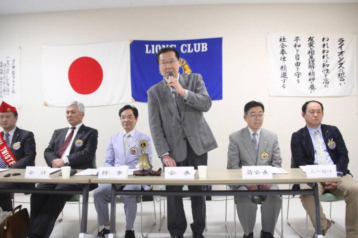 L梅庭和敏会長の挨拶。