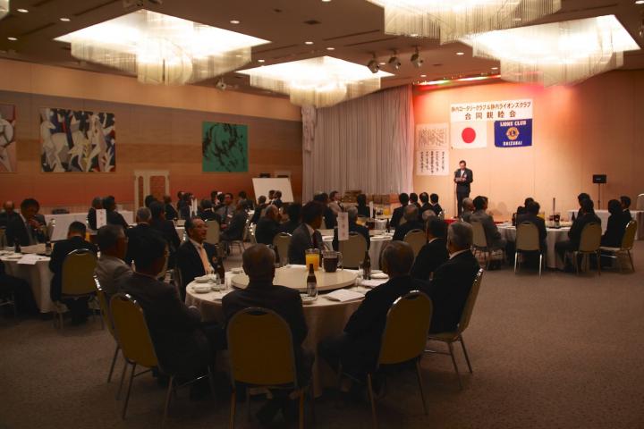 両クラブ総勢70人ほどで親睦会を楽しみました。