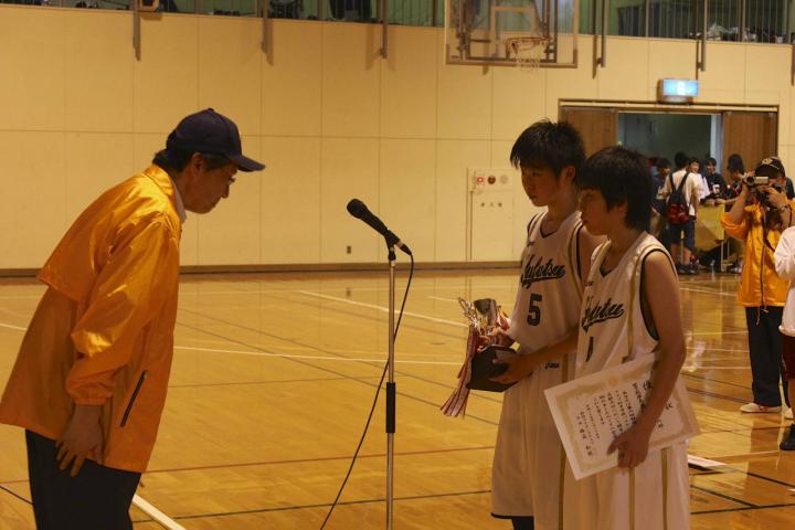 男子は、勇払中学校が優勝しました。