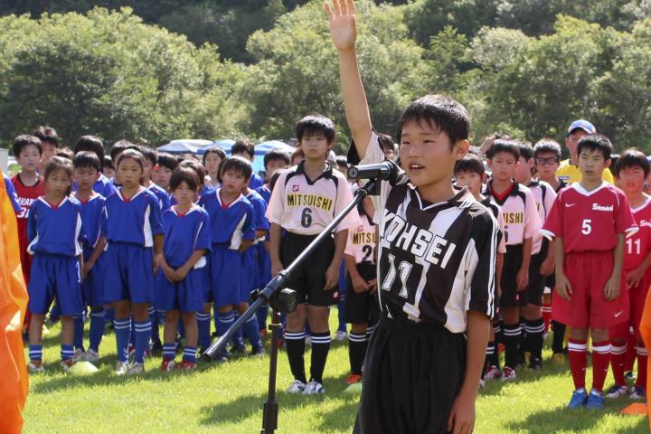 高静サッカースポーツ少年団のキャプテン、上田哲也君による選手宣誓。
