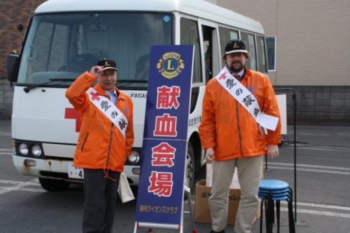 コープさっぽろ静内店の駐車場にて