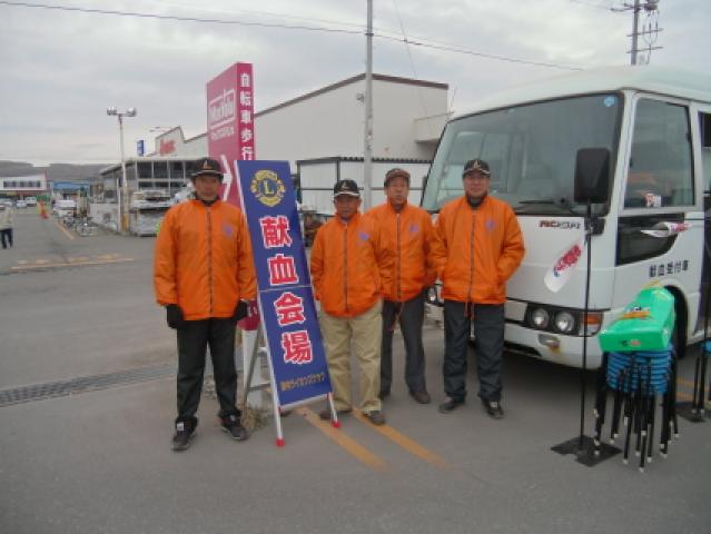 マックスバリュー静内店の駐車場にて