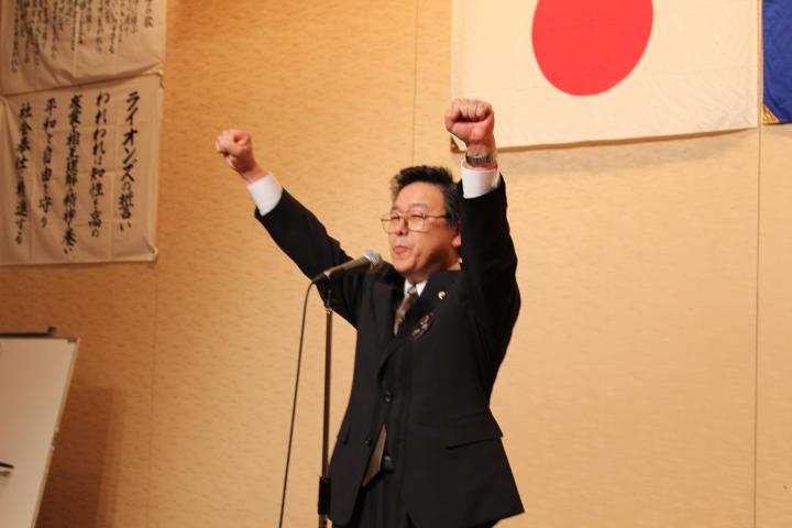 新会長、田畑L来期に向けて抱負を述べて、ローアで締めました。