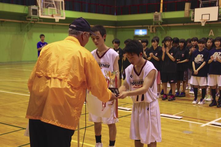 男子優勝、苫小牧市立啓明中学校。