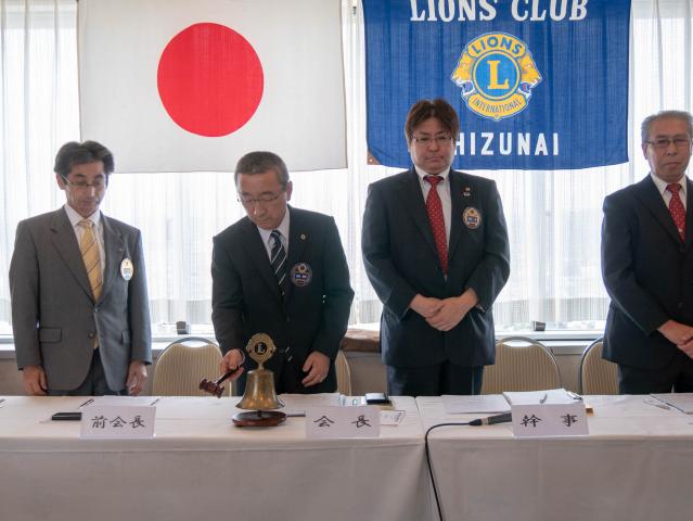 新年度初の例会開会ゴング