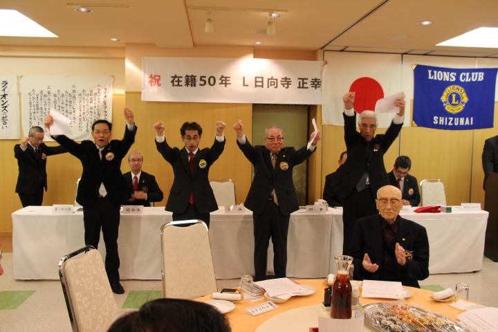 モナークシェブロンの伝達　L日向寺正幸(50年)　L野村高明(30年)　L菅沼学(15年)